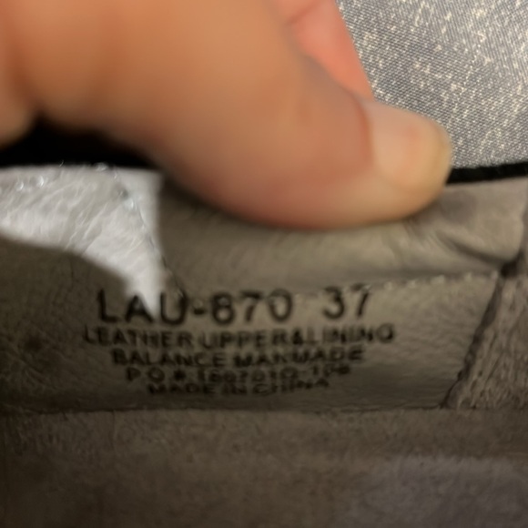 Algeria shoes. Velcro closure - Picture 4 of 5